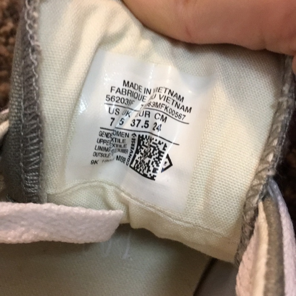 Converse - Picture 2 of 3